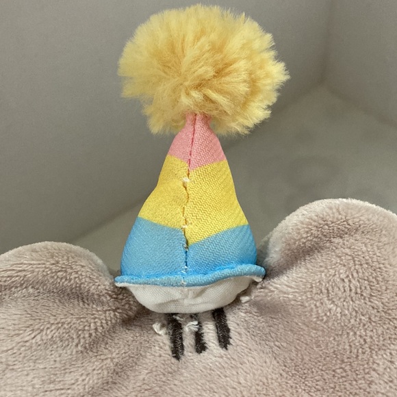 Gund Pusheen Cat Birthday Plush Stuffed Animal Cupcake and Birthday Hat Tan 10” - Picture 8 of 9